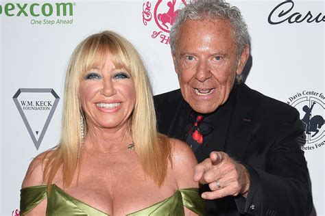 susanne somers naked|Suzanne Somers, 74, poses completely NUDE in shocking new。